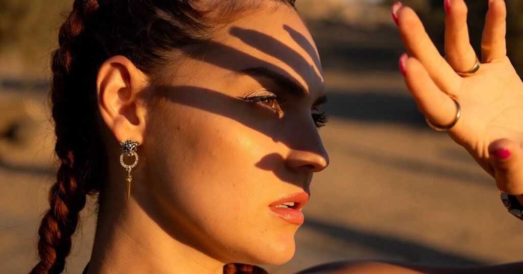 Το μυστικό πίσω από την εκθαμβωτική εμφάνιση της Βρισηίδας. Το απόλυτο αξεσουάρ που κάνει θραύση! 1 vrisiida andrio 2