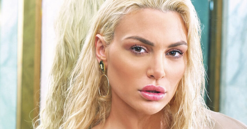 deite to apokalyptiko side boob tis alexandras