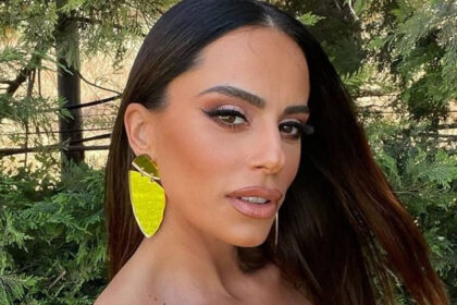 i maria antona pozarei me psathino kapelo