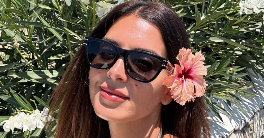 Μια εικόνα χίλιες λέξεις: Η Σταματίνα Τσιμτσιλή ποζάρει στην παραλία 1 mia eikona chilies lexeis i stamatina tsimtsili