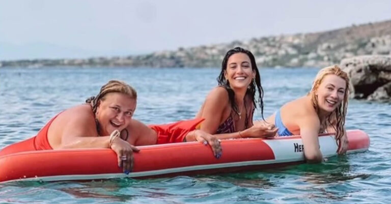 Ευγενία Σαμαρά, Σμαράγδα Καρύδη και Ελισάβετ Κωνσταντινίδου προσπαθούν με το SUP. Γέλιο μέχρι δακρύων! 1 sup4