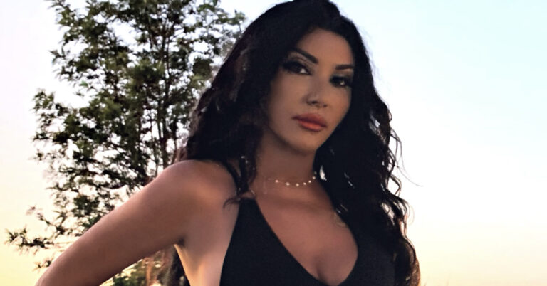 Τύφλα να ‘χει η Kardashian: Η Πόπη Μαλλιωτάκη ποζάρει με μαγιό και τρίζει η γη 1 tyfla na chei i kardashian i popi malliotaki poz