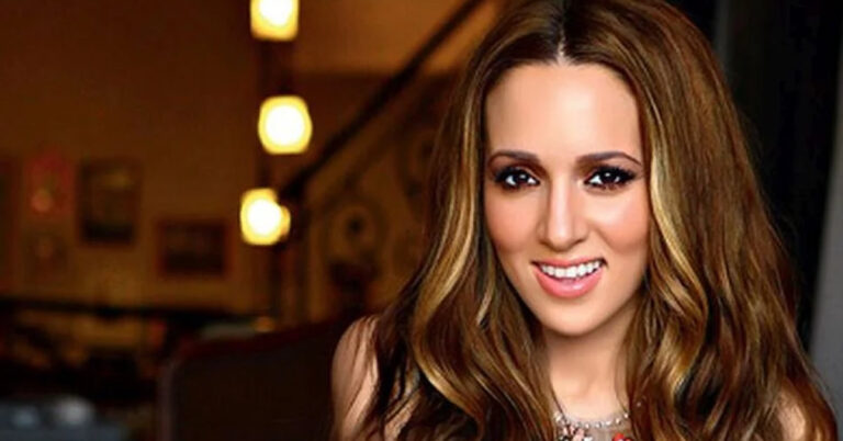 Η Καλομοίρα δείχνει πως το κοντό καρέ είναι η νέα τάση στα μαλλιά 1 i kalomoira deichnei pos to konto kare einai