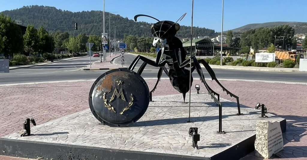 Τι σημαίνει το άγαλμα του μυρμηγκιού έξω από τα Φάρσαλα; Δεν θα το πιστεύεις 1 ti simainei to agalma toy myrmigkioy exo apo ta