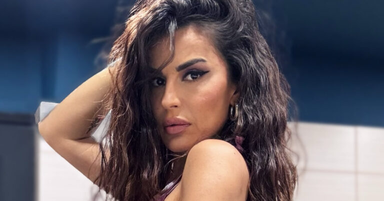 antecheis i christina koletsa se mia emfanisi poy anadeiknyei tis kampyles tis