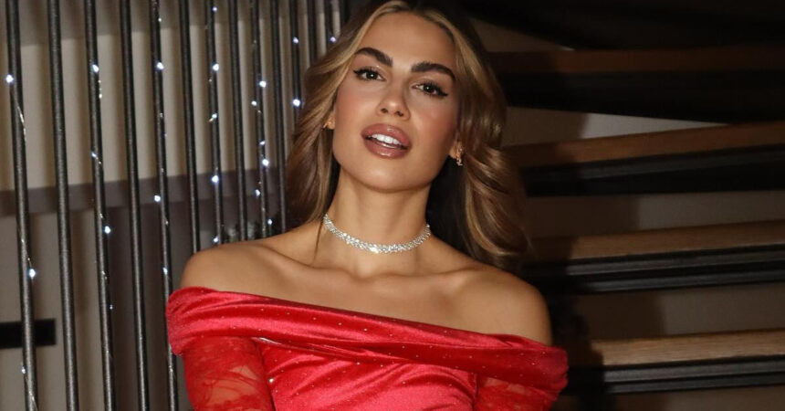 ayto to outfit tis christinas kefala toy survivor einai to apolyto inspo gia ton cheimona