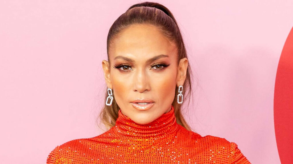 Η Jennifer Lopez μεταμορφώνεται σε Trinity απο το Matrix για το Sundance 2025 1 i jennifer lopez metamorfonetai se trinity apo