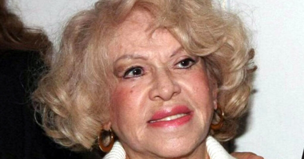 Λαϊκό προσκύνημα για την Καίτη Γκρέυ – Το φόρεμα που ζήτησε να φορέσει 1 laiko proskynima gia tin kaiti gkrey to forema