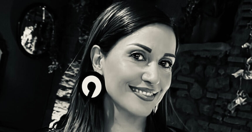 to diafano poykamiso poy egine to neo fashion trend chari sti sofia paylidoy