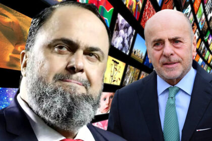 Ο Βαγγέλης Μαρινάκης και ο Γιάννης Αλαφούζος σε φόντο με ειδησεογραφικές ιστοσελίδες και ψηφιακά δεδομένα