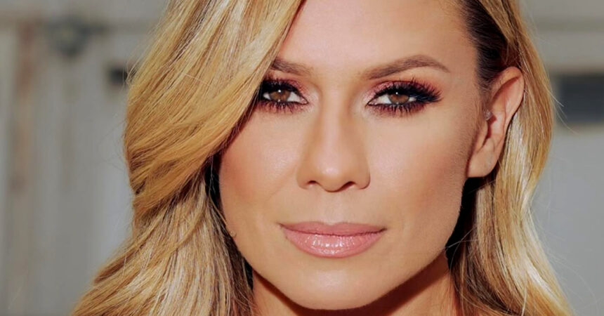 pos i katerina karavatoy klevei tis entyposeis