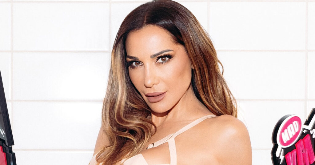 i despoina vandi sta 56 tis mas deichnei ti sima