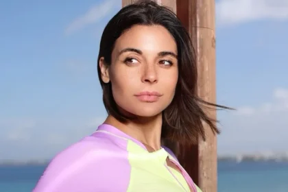 eirini kolida me ena diafano kormaki fernei
