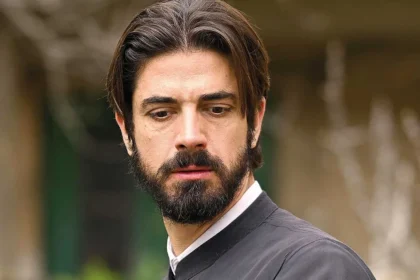 poios einai o rolos poy apochaireta o dimitris