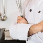 Συνελήφθη γνωστός 58χρονος τηλεοπτικός σεφ για οφειλές άνω των 350.000 ευρώ 11 58xronos tileoptikos sef syllipsi ofeiles dimosio