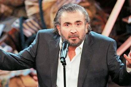 Αλ Τσαντίρι Νιούζ: Τους έκανε ρόμπα ο Λαζόπουλος! Η πρεμιέρα έγινε viral 25 al tsantiri nioyz toys ekane rompa