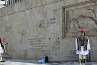 apo ton agnosto stratioti ston lofo tis p