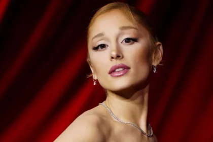 Αριάνα Γκράντε: Επέστρεψε στο καστανό και τρέλανε τα social media! (ΦΩΤΟ) 25 ariana gkrante epestrepse sto kastano