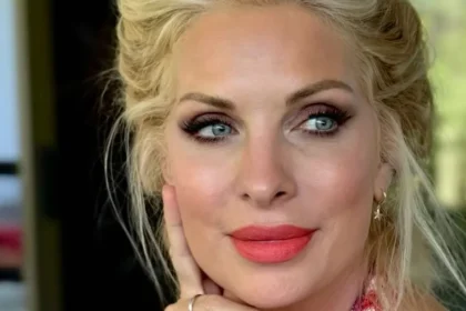 Ελένη Μενεγάκη: Η αποχή από την τηλεόραση της έκανε καλό... δείτε γιατί! 24 Η Ελένη Μενεγάκη μακριά από την τηλεόραση εντυπωσιάζει με κόκκινο φόρεμα και νέα λάμψη, αποδεικνύοντας πως η βασίλισσα δεν χάνει ποτέ το στέμμα της.