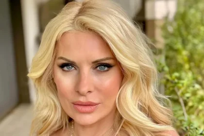 eleni menegaki i metagrafi poy allaxe