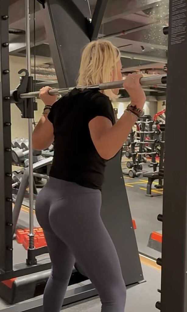 Στέλλα Μπεζεντάκου: Το καυτό κολάν της στο γυμναστήριο που… έβαλε φωτιά στα social! 4 stella