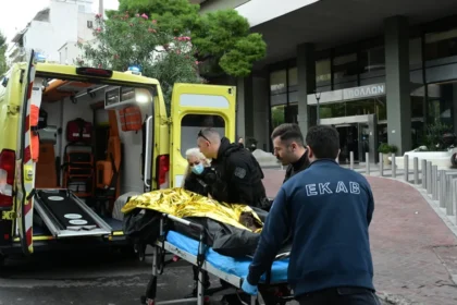tragodia ston pyrgo apollon i tragiki ali