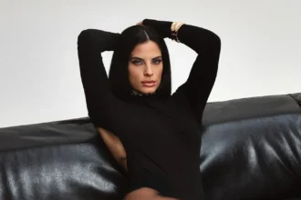 Η Χριστίνα Μπόμπα με μαύρο total look: Η διαχρονική τάση που δεν φεύγει ποτέ από τη μόδα 3 xristina mpompa me mavro total look dihroniki tasi