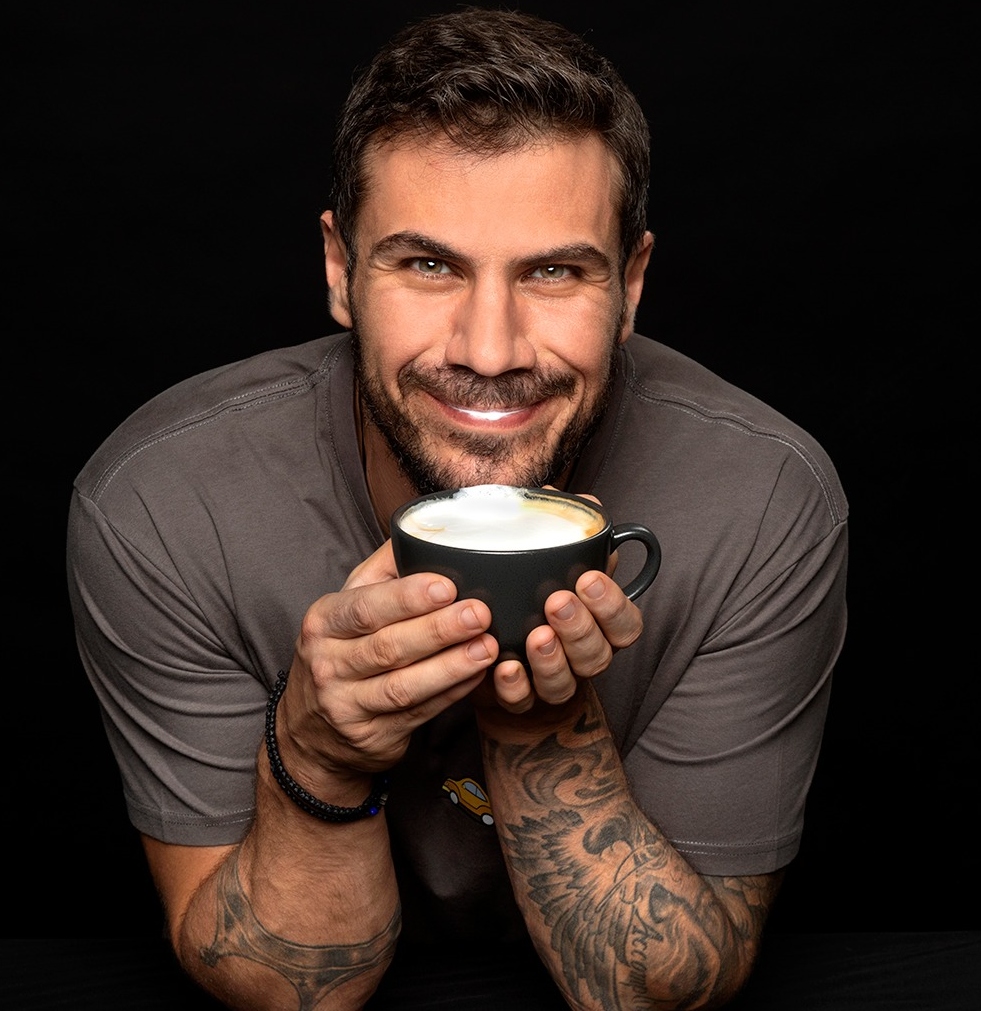 Άκης Πετρετζίκης: Από λογιστής σε κορυφαίος σεφ – η ζωή, η καριέρα και η οικογένεια του πιο αγαπημένου Έλληνα μάγειρα 3 Akis Petretzikis