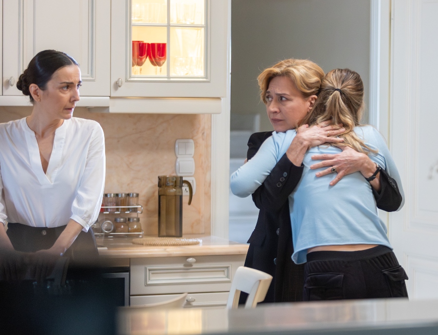 MiaNyxtaMono Backstage 13 1