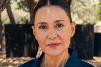 Η Σμαρώ σοκαρισμένη μετά την απαγωγή της μικρής Ελευθερίας στη σειρά Άγιος Έρωτας