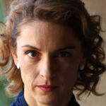 Σκηνή έντασης από τη σειρά «Άγιος Έρωτας» με τους ήρωες μπροστά στη μεγάλη αποκάλυψη για τον Γεράσιμο.