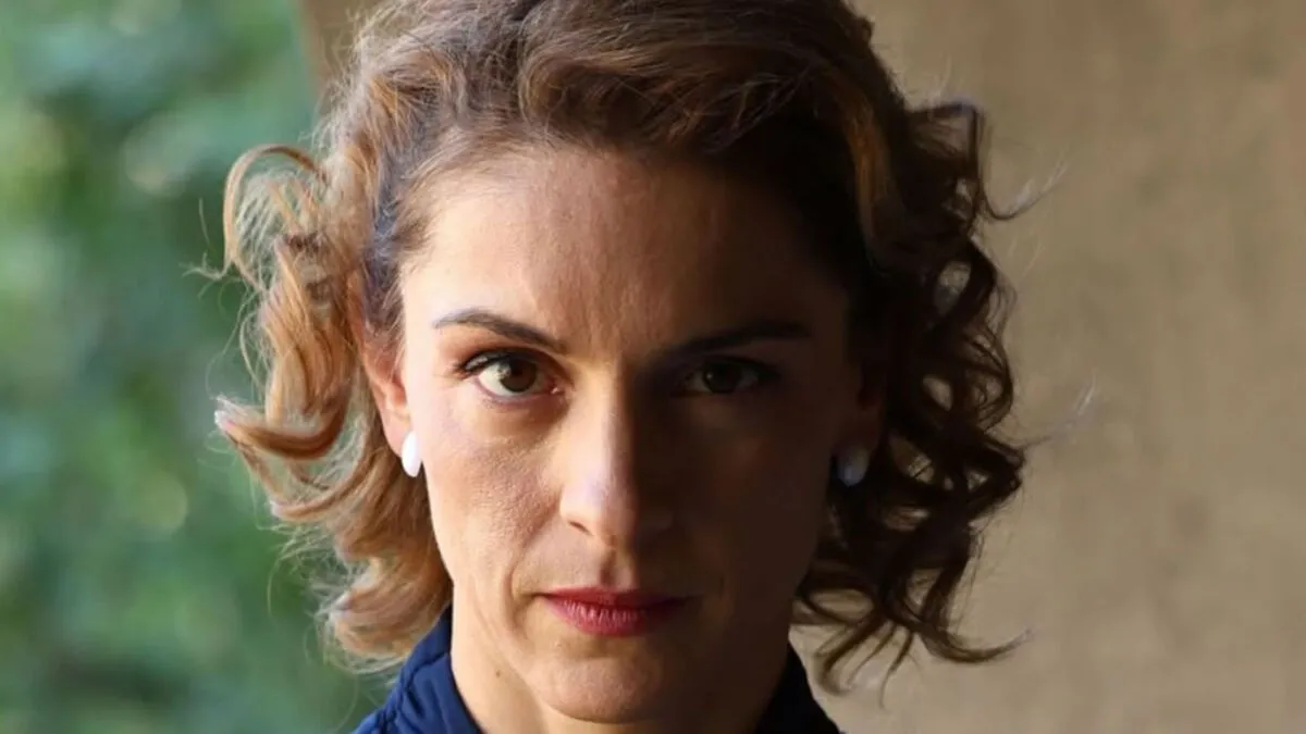 Σκηνή έντασης από τη σειρά «Άγιος Έρωτας» με τους ήρωες μπροστά στη μεγάλη αποκάλυψη για τον Γεράσιμο.