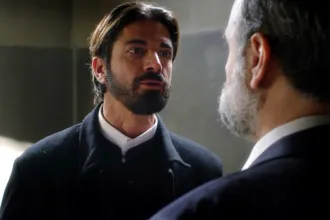 Ο πατήρ Νικόλαος αποκαλύπτει το μυστικό του στον Μαρκόπουλο στον Άγιο Έρωτα