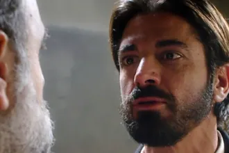 Πατήρ Νικόλαος και Παύλος σε έντονη σύγκρουση στη φυλακή στον «Άγιο Έρωτα»