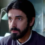 Δραματική σκηνή από τον «Άγιο Έρωτα» με τη σύγκρουση του πατέρα Νικόλαου και του Παύλου στο κελί.