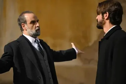 Σκηνή έντασης ανάμεσα στον πατήρ Νικόλα και τον Παύλο στη σειρά Άγιος Έρωτας