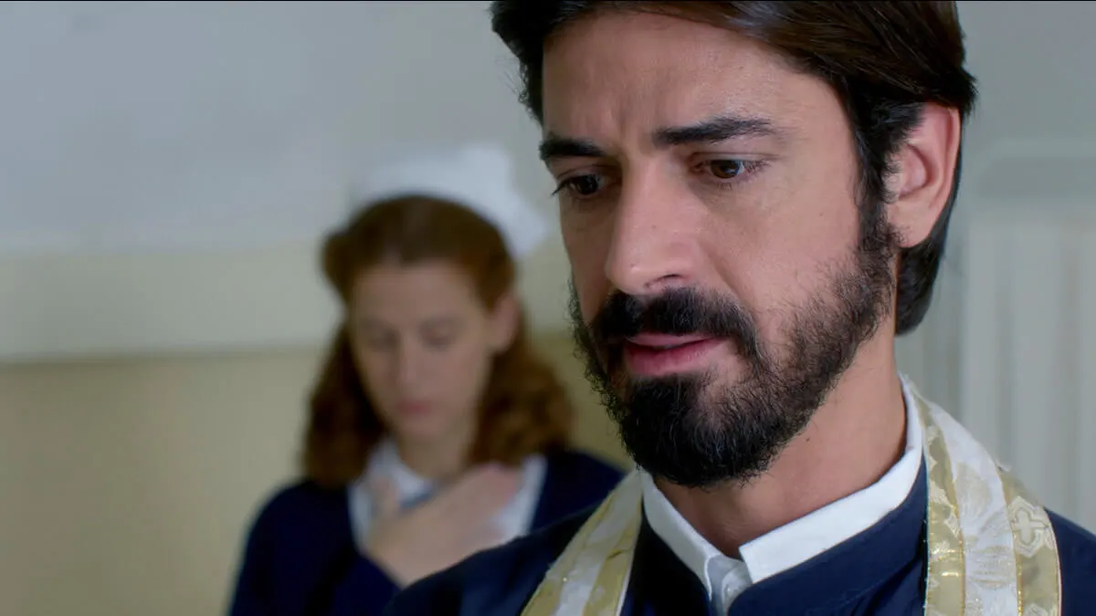 Ο πατήρ Νικόλαος συγκλονισμένος στη σειρά «Άγιος Έρωτας» του Alpha