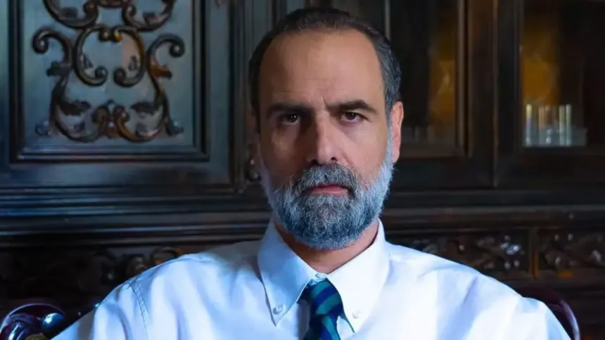 Σκηνή από τον Άγιο Έρωτα με τον Παύλο στη φυλακή να απειλεί τη Στέρνα