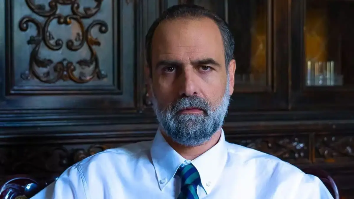 Σκηνή από τον Άγιο Έρωτα με τον Παύλο στη φυλακή να απειλεί τη Στέρνα