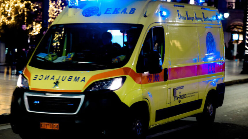 Ασθενοφόρο αποχωρεί απο συμβάν