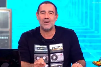 Αντώνης Κανάκης συγκινημένος στο πλατό του Ράδιο Αρβύλα αφιερώνει μήνυμα στον μικρό του γιο