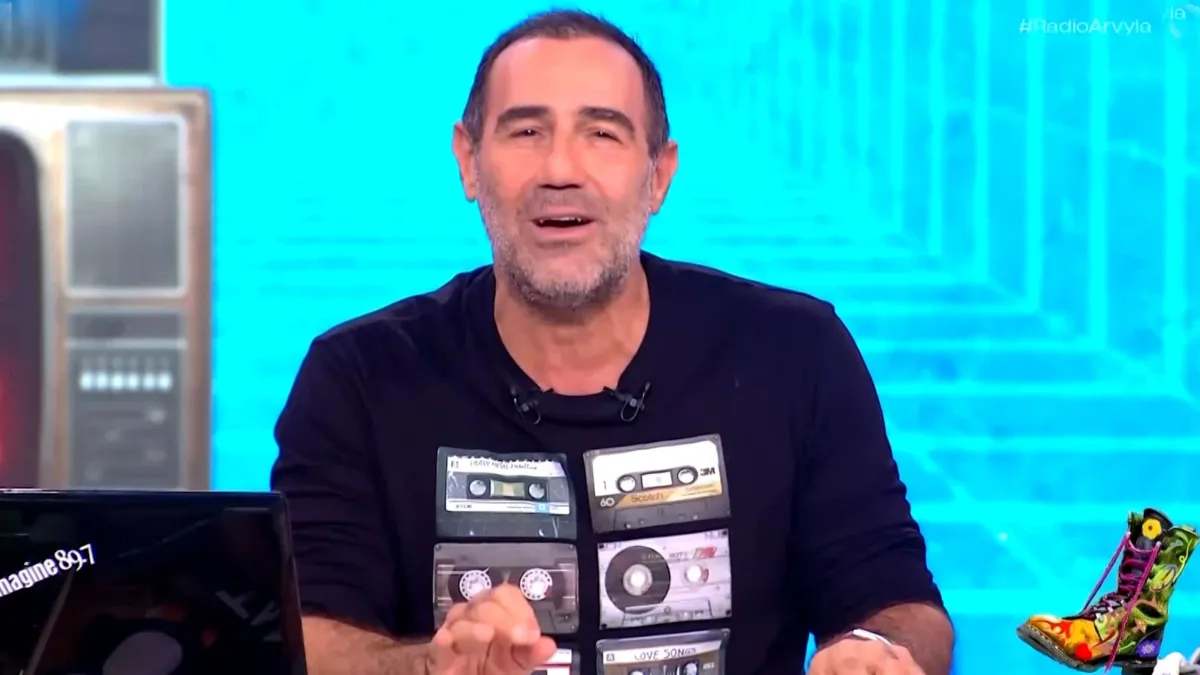 Αντώνης Κανάκης συγκινημένος στο πλατό του Ράδιο Αρβύλα αφιερώνει μήνυμα στον μικρό του γιο