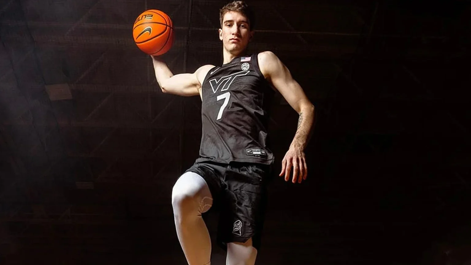 Ο Νεοκλής Αβδάλας σε αγώνα του Virginia Tech στο NCAA