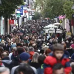 Black Friday 2025 προσφορές σε καταστήματα και ηλεκτρονικές αγορές.