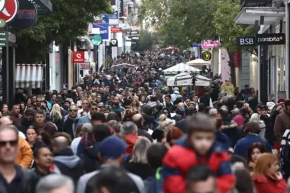 Black Friday 2025 προσφορές σε καταστήματα και ηλεκτρονικές αγορές.