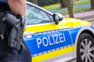 Περιπολικό της γερμανικής αστυνομίας σε δρόμο του Μπόχουμ μετά το περιστατικό με την 12χρονη