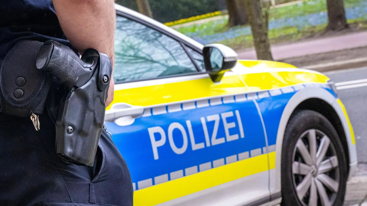 Περιπολικό της γερμανικής αστυνομίας σε δρόμο του Μπόχουμ μετά το περιστατικό με την 12χρονη