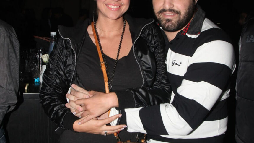 Η Ελληνίδα τραγουδίστρια Χρύσπα με τον σύζυγό της Παναγιώτη Νικολάου σε κοινή τους εμφάνιση.