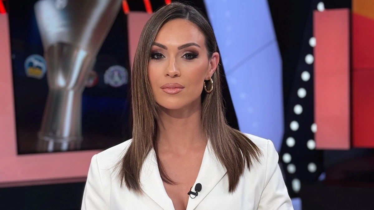 Η Δώρα Παντέλη δείχνει το κομψό nude μανικιούρ της στα social media.