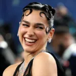Η Dua Lipa στο promo των Χειμερινών Ολυμπιακών Αγώνων 2026 στο Μιλάνο.